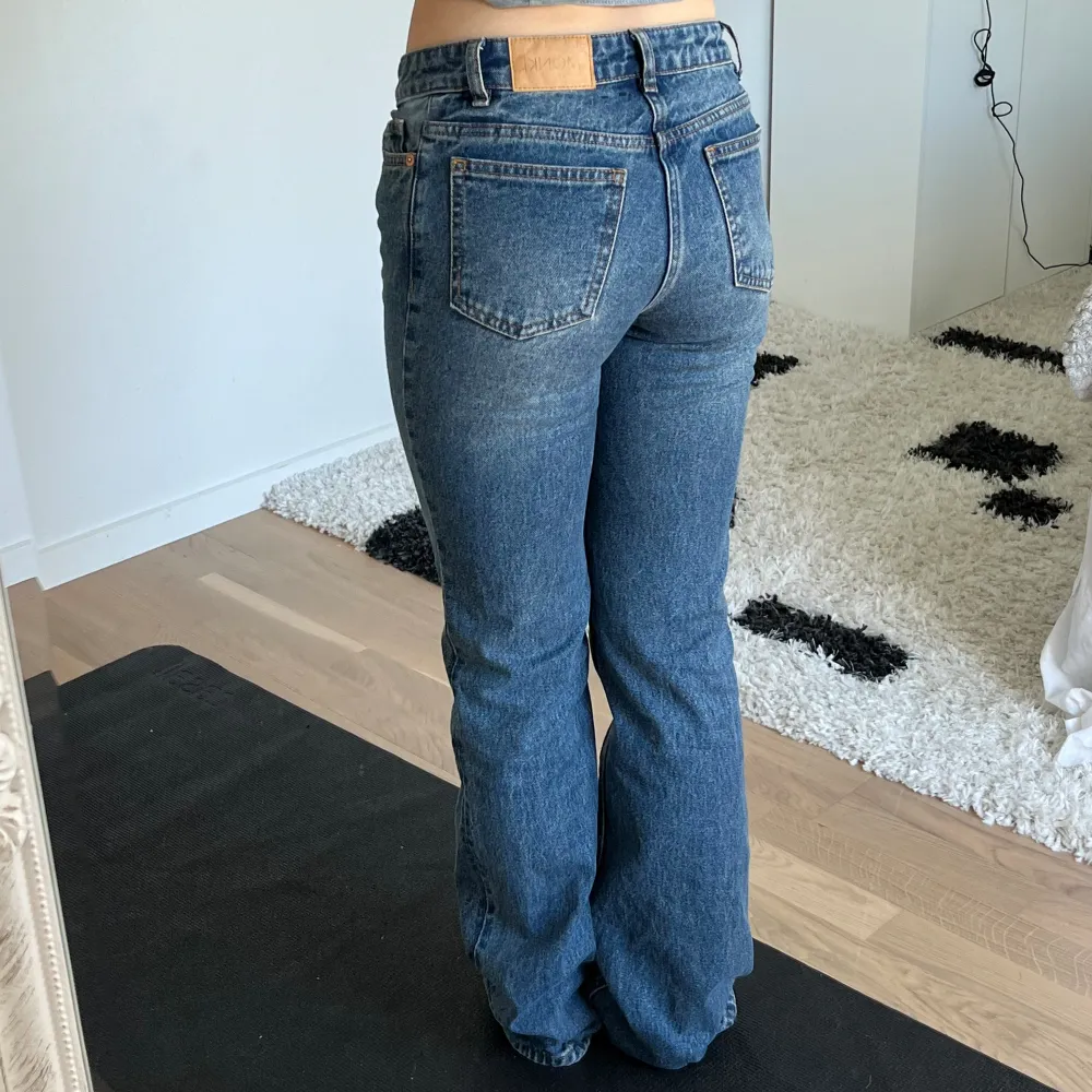 Från Monki , säljer pga att dom är alldeles för långa ( nypris 500kr ). Jeans & Byxor.