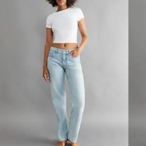 Supperhärliga low waist straight jeans från Gina tricot i superbra skick. Fråga bara om ni har några frågor🌸🩷