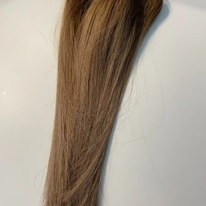 Clips 30cm  - Mellanblond, 3 delar clips. Använd fåtal gånger. Jag använde mest för förtjockning (:  Det är från Rapunzel och nypris 1300kr