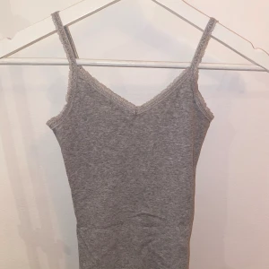 Grått linne - Storlek: 146/152 (XS) 