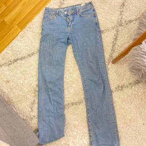 Low Rise jeans  - Low Rise jeans från bikbok 