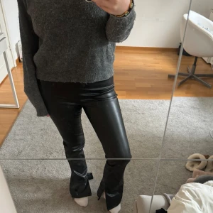 skinnbyxor - as snygga skinnbyxor ifrån hm med slits på benen!