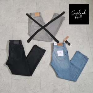 Jack & Jones Jeans - Säljer 3 st feta jeans av modellen Chris 💯 Perfekt nu till våren 🏡   | Toppskick | Köpare står för frakt | 1 par för 299 kr / 2 för 449 kr | Bilder på varje byxa i vår profil | Tveka inte på att höra av er vid frågor, funderingar, bilder mm ☺️