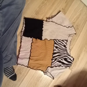 As gullig top - Oandvänd