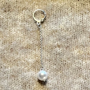 Pärl örhängen  - As snygga pärlörhängen 💘 (Ffinns i både SILVER OCH GULD) ⭐️🩶   75kr st Ett par= 115kr  Frakt 25kr❤️