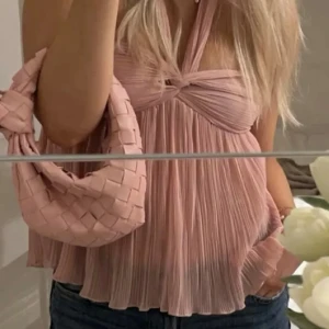 Rosa väska - Rosa bottega inspirerad väska, aldrig använd!💕