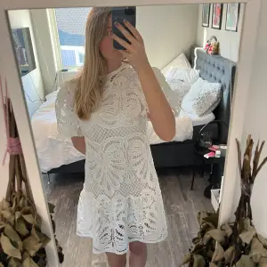 Hej! Säljer en helt oanvänd klänning från raglady by tara, passar perfekt till studenten🫶🏼 köpt för 700 kr  