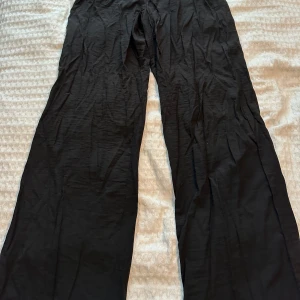 Linnebyx liknande  - Linnebyx liknande st S, 100kr  Dom är ej strykta på bilden 