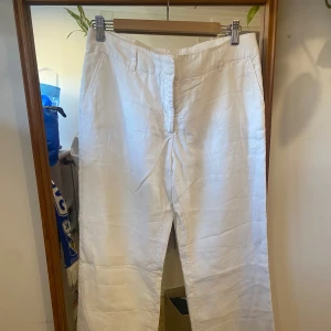 Linnebyxor - Vita linnebyxor, långa då de funkar på mig som är 174 cm. Har inget märke💋