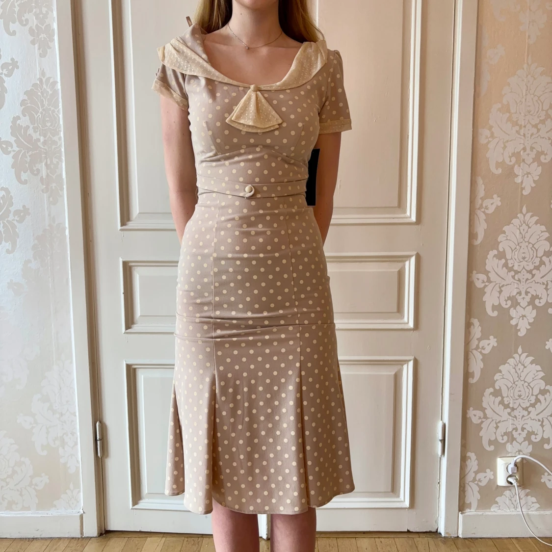 Prickig klänning, Stop Staring!