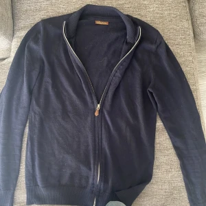 Stenströms Zip - Helzip tröja från stenström. 100% merinoull och i bra skick utan skador.