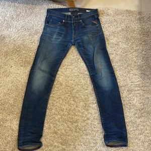 Replay jeans  - Bra skick, bredd 31 och längd 34 men passar de flesta typer  Pris kan diskuteras  Tar emot byten