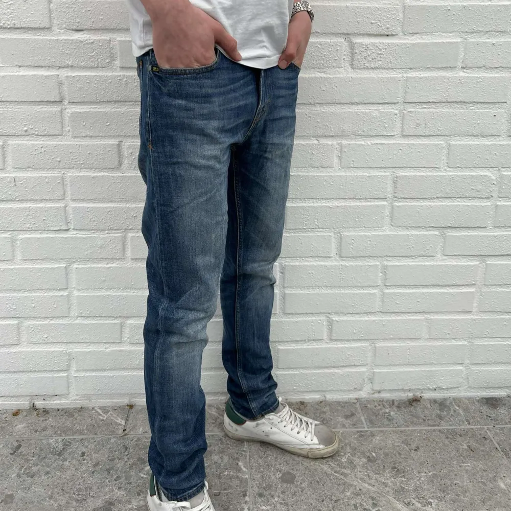 Tiger Of Sweden jeans | Okej skick, lite slitna vid knät | Passar om du är mellan ca 170-177 cm | Skriv vid minsta fundering eller fråga | Mvh, CH 📩. Jeans & Byxor.