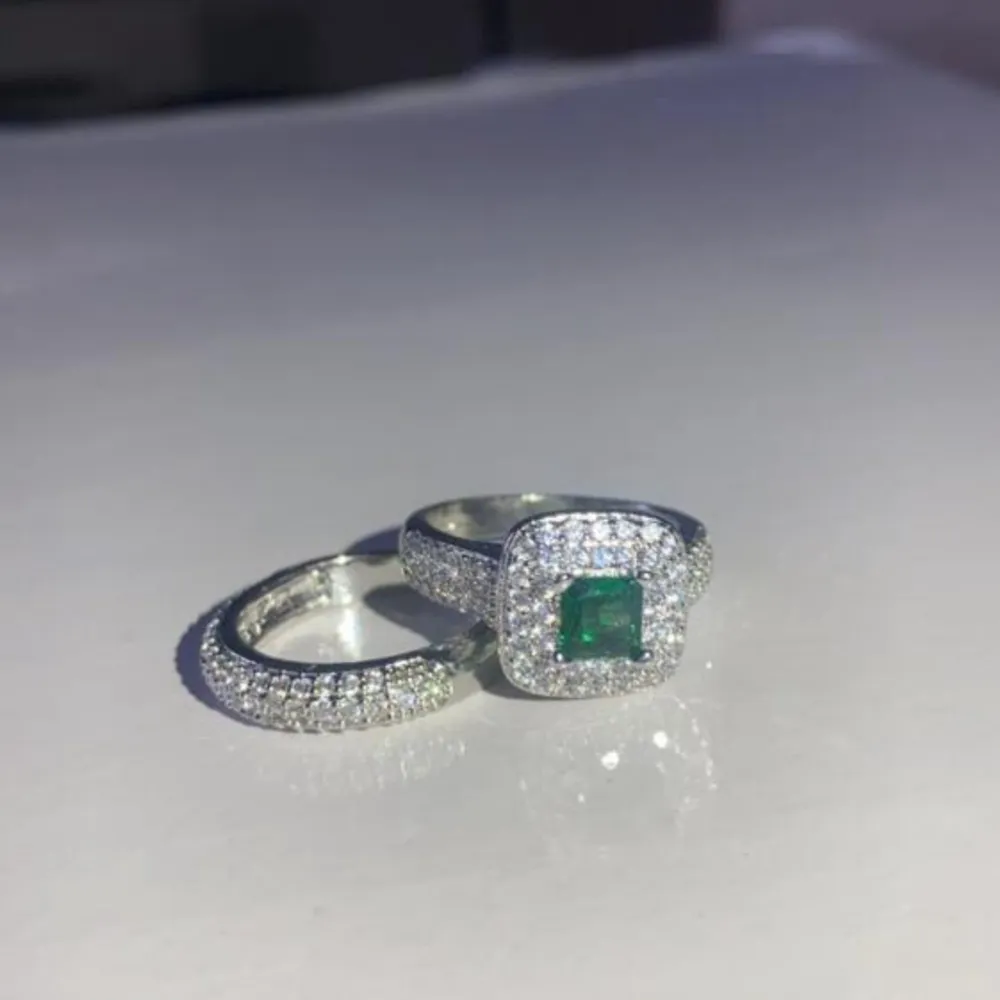 Very beautiful zircon stone 2 piece ring set available . Accessoarer.