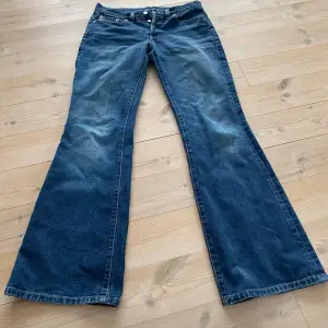 sjukt snygga och unika lågmidjade diesel jeans i jättebra skick🙏🙌🙌 w28 kom privat för mått 