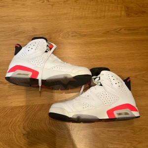 Jordan 6 Infared White  - Jordan 6 Infared White i Strlk 9/42.5. Lite använda, kommer med låda.