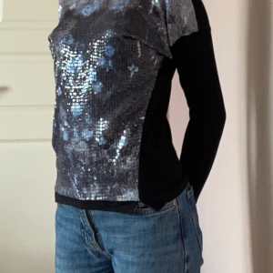 Långärmad glittrigt  - Använd men i bra skick