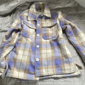 Kappa - Så fin färgglad vårkappa 🤍från mckinley 😊 använd få gånger och är i mycket gott skick!