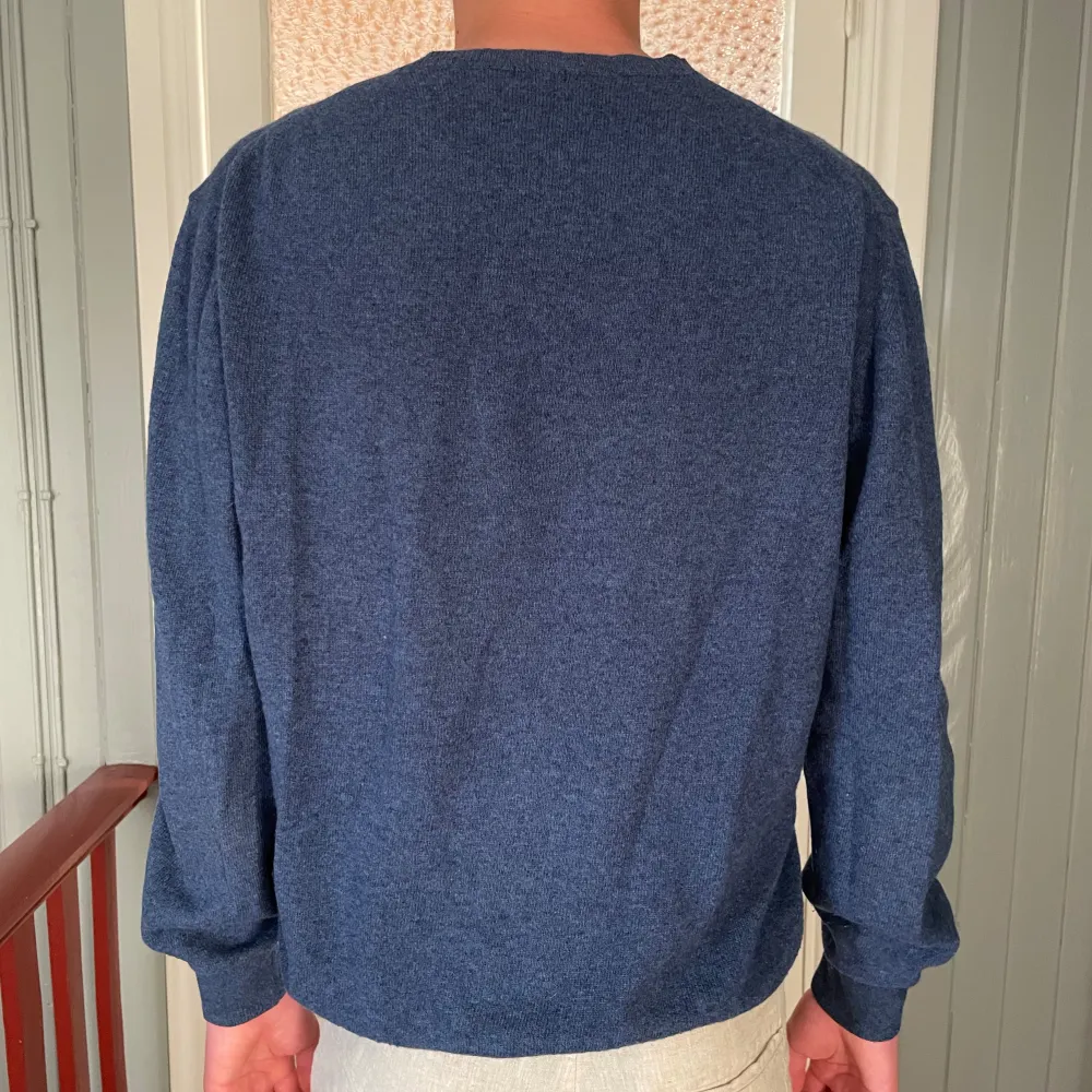 Jag säljer min stickade adverb tröja då den är för stor för mig (jag är lite drygt 180). den rekommenderas för någon som är 185-190. Nypris: ca 1600kr. pris går att diskutera.. Stickat.