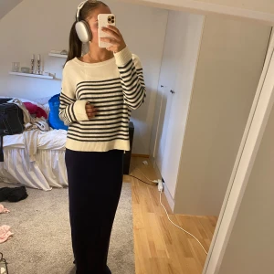 Randig tröja - Sjukt snygg randig tröja som jag aldrig använd