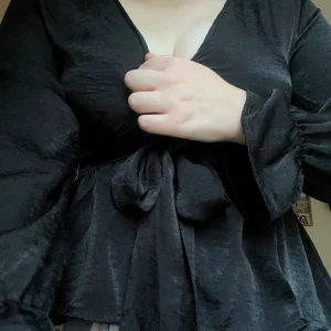 Kofta - Kofta ifrån Bikbok som är använd men i bra skick i storlek M men mer som en S