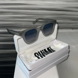 Chimi Limited Edition 004 - Chimi 004 Frosted Blue Limited Edition 9/10 använd 3 gånger Nypris 1500kr Mitt Pris 900kr