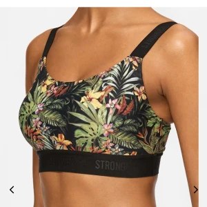 bikini - säljer min bikini från stronger. Lite sliten på underdelen. Köptes för 900 kr. 