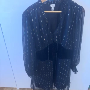 Klänning från River island  - Använder bara 2 gånger  Som ny