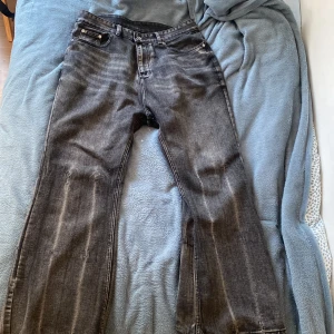 bootcut jeans - passar M/L också kan mötas i sthlm eller frakta