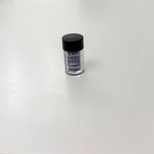 Glitter - Jättefint blått glitter från nyx som aldrig är använd!! 