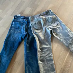 Säljer två par replay jeans köpta för 2000 båda och säljer för 499.Pris kan diskuteras vid snabb affär.
