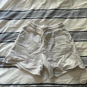 Shorts från HM - Söta shorts från HM, knappt använda.  Skicket är 9/10. 