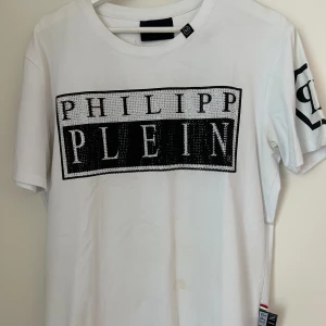 Philipp Plein T-shirt - Bra skick, storlek XL men passar som M. 