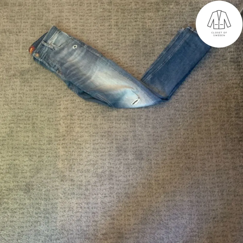 Skick 10/10🤩 nypris 949kr vårat pris 299kr🤑 hör av er vid frågor eller fler bilder . Jeans & Byxor.