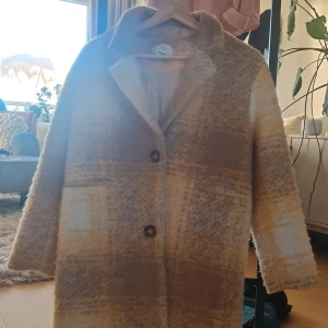 Jacka - Från Zara lång vår jacka. Använt några gånger.