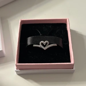 Pandora ring  - Supersöt pandora timeless wishbone ring i silver, nypris 649kr. Skriv gärna vid frågor🥰