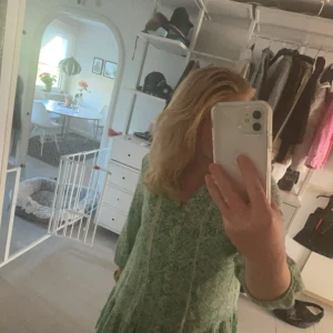 Slutsåld zara klännign - Säljer denna super fina klänningen fr zara  