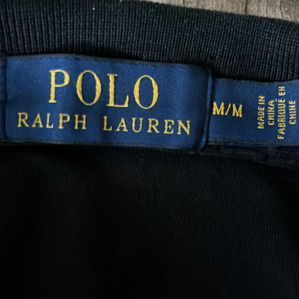 Säljer nu denna fräscha Ralph Lauren Piken i gott skick!  Nypris:1200kr❌❌ Mitt pris:449kr✅✅. T-shirts.