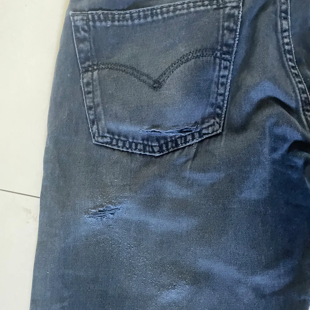 Levis jeans i bra skick som är väldigt bekväma. Har ni frågor eller bud är det bara att hojta till!. Jeans & Byxor.