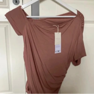 Off shoulder topp - Helt oanvänd topp från Gina💘passar S och xs