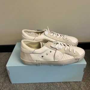 Philippe model - Fått in dem här helt nya Philippe model skorna i storlek 40 helt nya me allt og Pris 2699