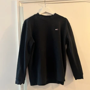 Tröja - Storlek M mörkblå