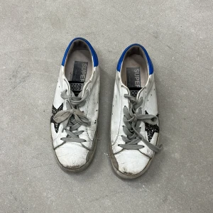 Golden goose 37  - säljer mina fantastiska golden goose sneakers i strl 37  - köpt är köpt 