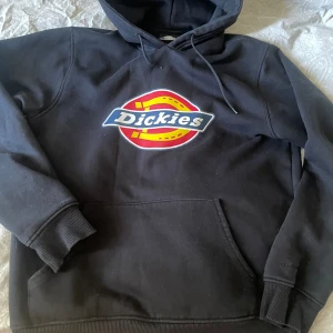 dickies hoodie - använd fåtal gånger. strl M i herrmodell 