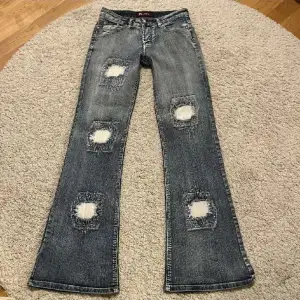 Lågmidjade vintage jeans som pssar mig som är 170! Köpt för 500kr 