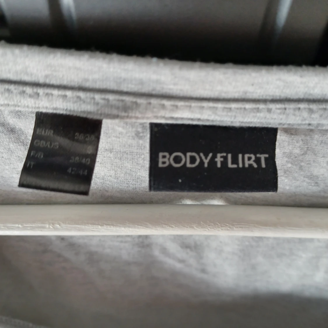 Tröja med pärlor  - 90