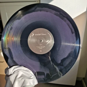 Dangerous woman vinyl - Ariana Grande - Dangerous woman (limited edition) Endast öppnad, skivorna aldrig spelade. Plasten kvar på fodralet.