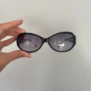 Solglasögon från burberry köpta för omkring 1500kr 