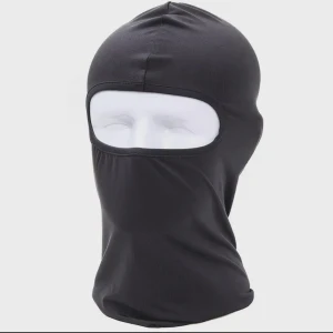 Balaclava mask - Den är helt ny och jag har 8 st. Säljer 1 för 20kr och 2 för 30 kr.  Herr och Dam båda passar.  Om ni vill kontakta mig min mobil nummer är +46 72 845 92 42.  Jag kan ge dig om du bor i Stockholm.  Svarar inom 24 timmar!!!