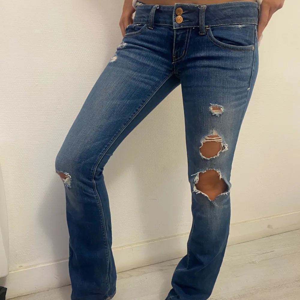 Lågmidjade håliga jeans, storlek XS. Jeans & Byxor.